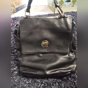 ✨ Chic & Versatile: Madison West Black Cross-Body Bag! ✨